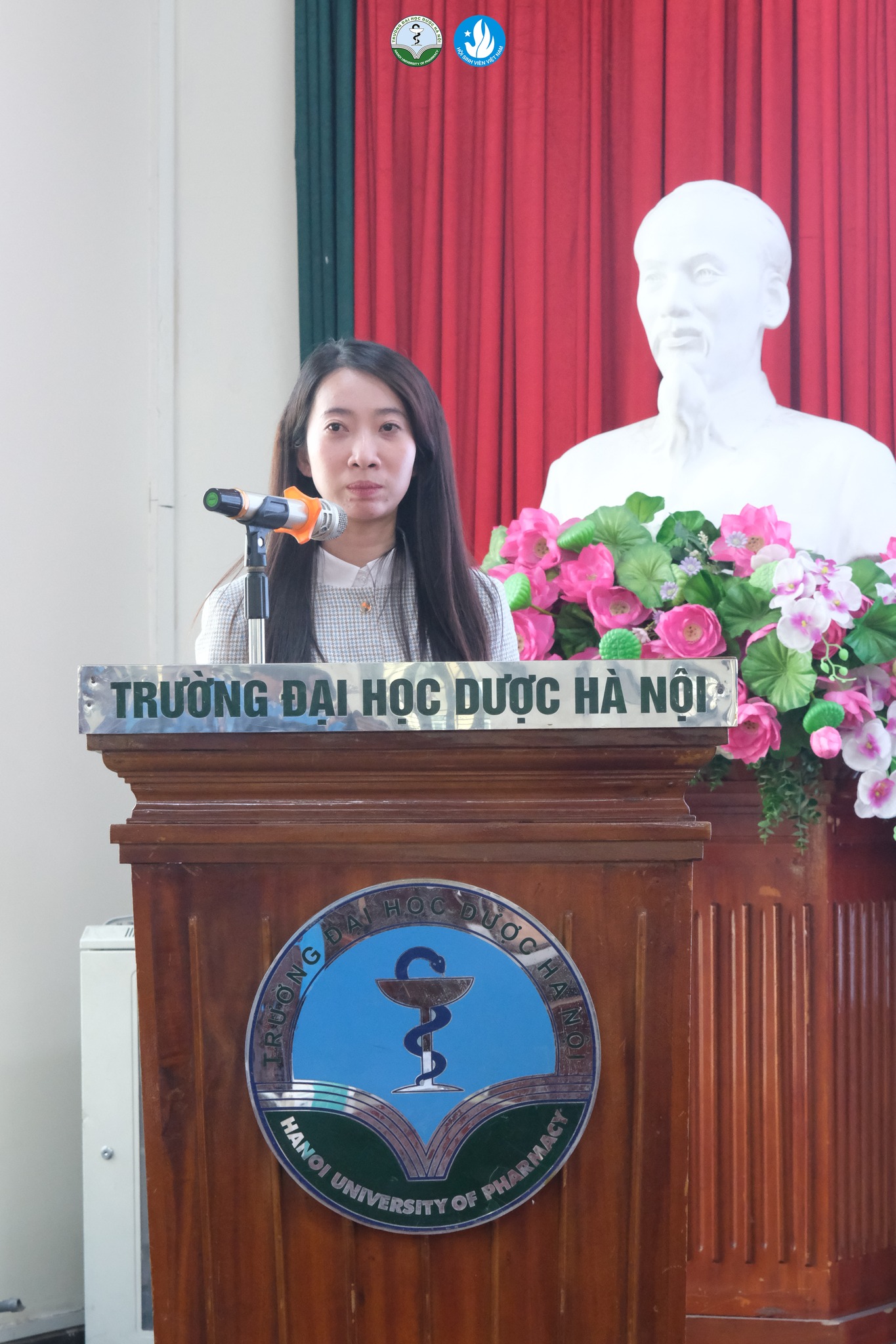 Ảnh 4. Đồng chí Vũ Thị Minh Hằng - Uỷ viên Ban Chấp hành, Trưởng ban Thanh niên Trường học Thành đoàn, Phó Chủ tịch Thường trực Hội Sinh viên Việt Nam thành phố Hà Nội đã phát biểu chỉ đạo tại buổi Lễ kỷ niệm
